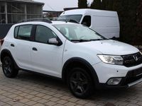 Gebraucht Dacia Sandero Celebration 90 PS (66 kW) 2017 Weiß Kleinwagen