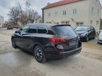 Gebraucht Opel Astra Innovation 165 PS (121 kW) 2013 Rot Kombi