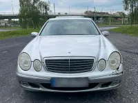 Usado Mercedes E220 150 CV (110 kW) 2003 Gris Berlina