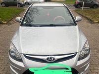 Gebraucht Hyundai i30 Comfort 126 PS (92 kW) 2011 Silber Limousine