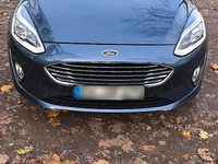 Gebraucht Ford Fiesta 105 PS (77 kW) 2018 Blau Kleinwagen