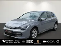 Gebraucht VW Golf VIII Life 150 PS (110 kW) 2025 Mondsteingrau Limousine