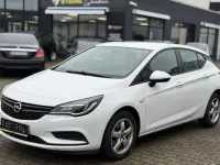 Używany Opel Astra Selection 105 KM (77 kW) 2016 Biały Sedan/Limuzyna