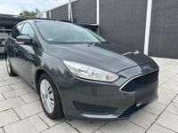Gebraucht Ford Focus 101 PS (74 kW) 2017 Grau Kombi