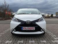 Gebraucht Toyota Aygo X-play 69 PS (50 kW) 2016 Weiß Kleinwagen