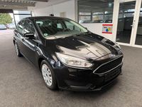 Gebraucht Ford Focus Ambiente 101 PS (74 kW) 2016 Schwarz Limousine