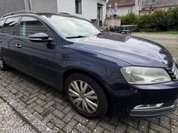 Gebraucht VW Passat Comfortline 122 PS (89 kW) 2011 Blau Limousine