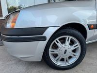 Gebraucht Ford Fiesta 60 PS (44 kW) 2000 Silber Limousine