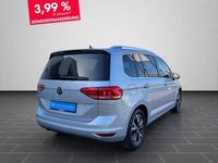 Gebraucht VW Touran Highline 150 PS (110 kW) 2022 Reflexsilber metallic (metallic) Van / Kleinbus