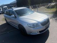Gebraucht Skoda Superb Ambition 200 PS (147 kW) 2012 Silber Kombi
