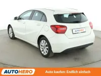 Gebraucht Mercedes A180 Style 122 PS (89 kW) 2017 Weiß Limousine