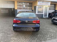 Gebraucht VW Passat 140 PS (102 kW) 2014 Blau Limousine