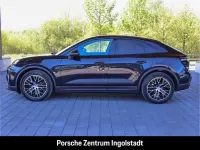 Neu Porsche Macan 4 Electric 300 kW (408 PS) 2026 Tiefschwarzmetallic SUV