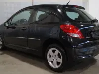 Gebraucht Peugeot 207 Tendance 73 PS (53 kW) 2011 Schwarz Limousine
