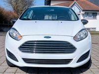 Gebraucht Ford Fiesta Ambiente 60 PS (44 kW) 2013 Weiß Kleinwagen