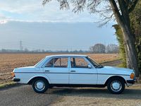 Gebraucht Mercedes 230 109 PS (80 kW) 1980 Weiß Limousine