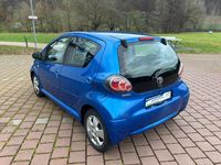 Gebraucht Toyota Aygo 68 PS (50 kW) 2010 Blau Kleinwagen