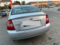 Gebraucht Kia Cerato LX 105 PS (77 kW) 2005 Silber Limousine