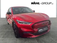 Gebraucht Ford Mustang Mach-E Basis 258 kW (351 PS) 2022 Rot SUV