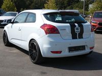 Używany Kia Ceed 90 KM (66 kW) 2011 Biały Hatchback