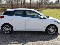 Gebraucht Hyundai i20 75 PS (55 kW) 2016 Weiß Kleinwagen
