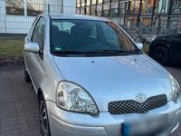 Gebraucht Toyota Yaris 80 PS (58 kW) 2004 Silber Kleinwagen
