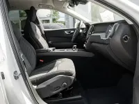Gebraucht Volvo XC60 Momentum 197 PS (144 kW) 2022 Ice white SUV