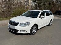 Gebraucht Skoda Octavia 105 PS (77 kW) 2011 Weiß Kombi