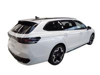 Gebraucht VW Passat R-line 177 PS (130 kW) 2025 Weiß (oryxweiß perlmutteffekt) Kombi