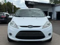Gebraucht Ford Fiesta Titanium 95 PS (69 kW) 2012 Weiß Kleinwagen