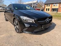 Gebraucht Mercedes CLA200 Shooting Brake 156 PS (114 kW) 2017 Schwarz Kombi