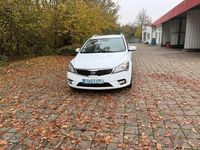 Gebraucht Kia Ceed Spirit 116 PS (85 kW) 2011 Weiß Kleinwagen