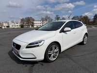 Gebraucht Volvo V40 Momentum 150 PS (110 kW) 2017 Weiß Limousine