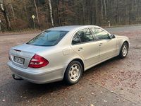 Gebraucht Mercedes E220 Classic 150 PS (110 kW) 2003 Silber Limousine