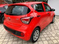 Gebraucht Hyundai i10 83 PS (61 kW) 2018 Rot Kleinwagen