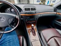 Gebraucht Mercedes E270 177 PS (130 kW) 2004 Schwarz Limousine