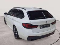 Gebraucht BMW 540 Sport Line 333 PS (244 kW) 2023 Alpinweiß Kombi