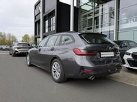 Gebraucht BMW 330e Sport Line 292 PS (214 kW) 2022 Grau Kombi