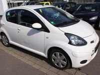 Gebraucht Toyota Aygo 68 PS (50 kW) 2011 Weiß Kleinwagen