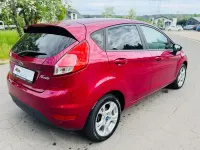 Używany Ford Fiesta SYNC Edition 80 KM (58 kW) 2013 Purpurowy Sedan/Limuzyna