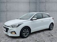 Gebraucht Hyundai i20 Trend 101 PS (74 kW) 2020 Weiß Kleinwagen