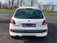 Gebraucht Peugeot 206 75 PS (55 kW) 2009 Weiß Limousine
