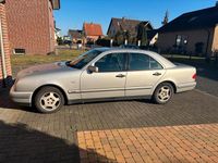 Gebraucht Mercedes E200 136 PS (100 kW) 1998 Silber Limousine