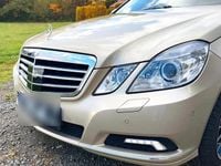 Gebraucht Mercedes E220 Elegance 170 PS (125 kW) 2009 Beige Limousine