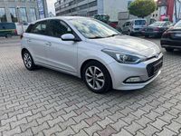 Gebraucht Hyundai i20 Basis 84 PS (61 kW) 2014 Silber Kleinwagen