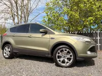 Usado Ford Kuga Titanium 140 HP (102 kW) 2013 Verde SUV