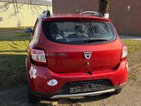Gebraucht Dacia Sandero 90 PS (66 kW) 2015 Rot Limousine