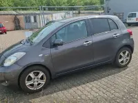 Gebraucht Toyota Yaris Club 99 PS (72 kW) 2011 Grau Kleinwagen
