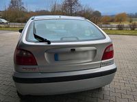 Gebraucht Renault Mégane 106 PS (77 kW) 2000 Silber Limousine