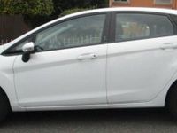 Gebraucht Ford Fiesta 60 PS (44 kW) 2012 Weiß Kleinwagen